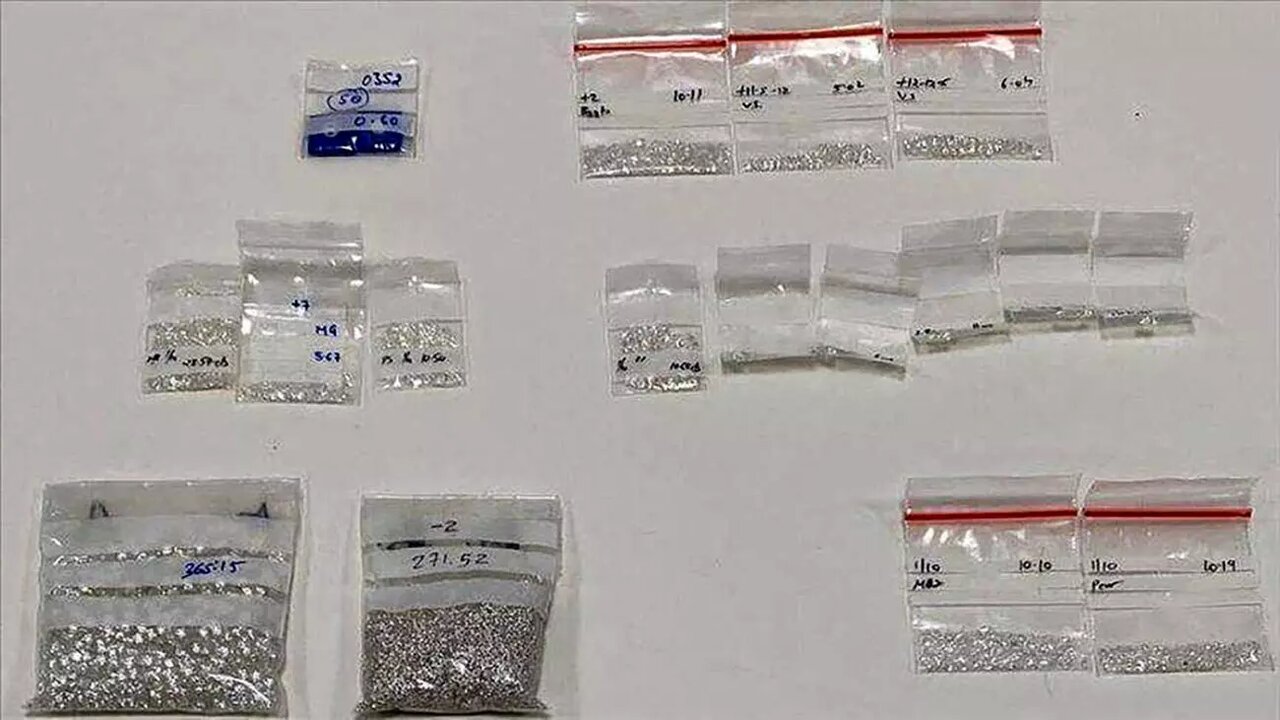 دستگیری زن ایرانی در فرودگاه استانبول | کفش الماس به پا داشت و از دوبی آمده بود!