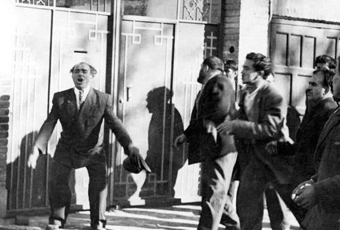 روایت تصویری کوتاهترین کودتای تاریخ | از سقوط مجسمه شاه تا بازگشت فراری