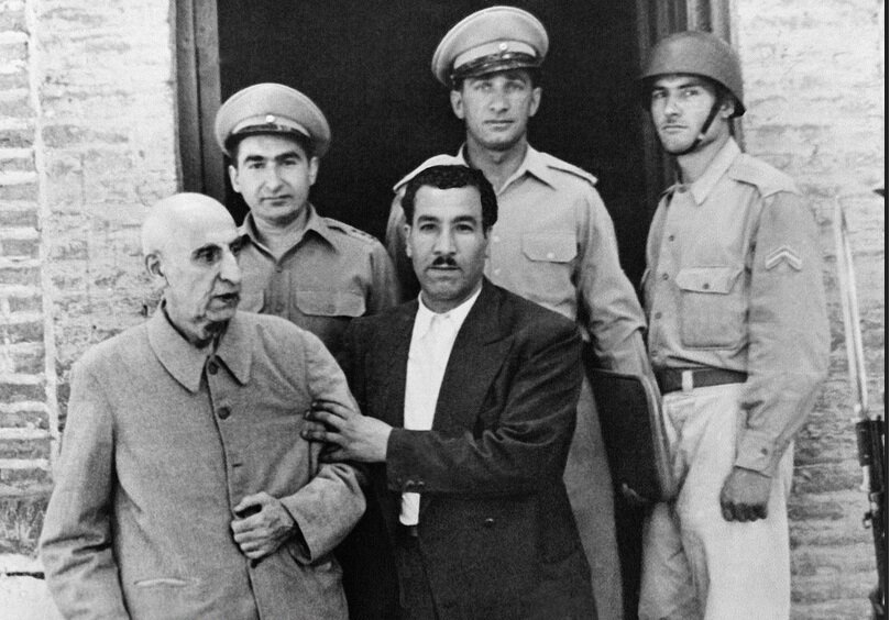 روایت تصویری کوتاهترین کودتای تاریخ | از سقوط مجسمه شاه تا بازگشت فراری