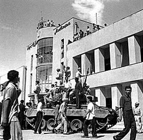 کودتاچیها در ساختمان رادیو