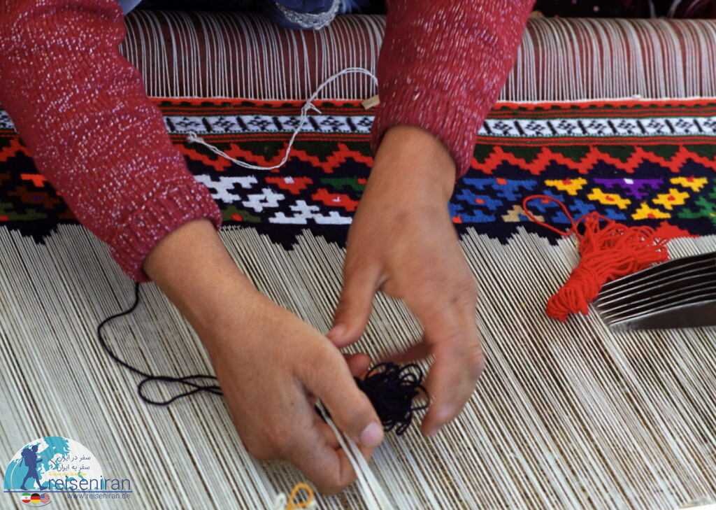 زنانی برای زندهماندن هنر ملی عشایری