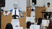 ببینید | ربات‌هایی که رهبر ارکستر می‌شوند | گوش دادن اثر شجریان با صدای بیلی آیلیش!