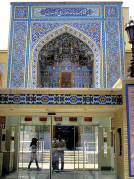كتابخانه و موزه ملك، از جمله موزه‌هاي فعال در ايران است كه هر سال برنامه‌هاي متنوع و جذابي براي بازدیدکنندگان در نظر مي‌گيرد تا با برنامه‌های خود و به نمایش گذاشتن آثار تاریخی مجموعه اش، ميراث‌فرهنگي ايرانيان را معرفي كند.