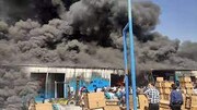 تصاویر آتش‌ سوزی عظیم در کارخانه | سوله کدام محصولات آتش گرفت؟