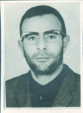 همیشه با وضو شعر میسرود