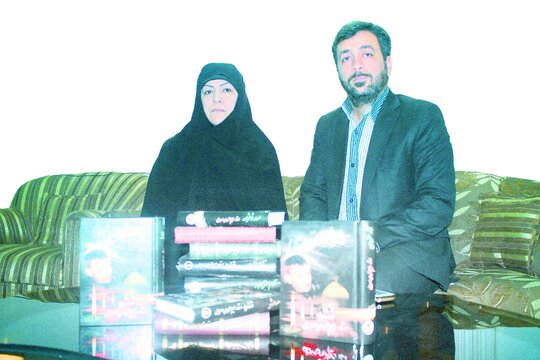 همیشه با وضو شعر میسرود