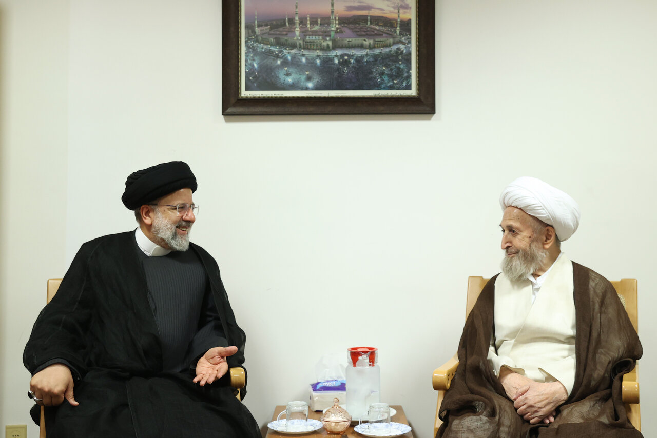 تصاویر و جزئیات دیدار رئیس جمهوری با مراجع عظام تقلید | گلایه های آیت الله نوری همدانی | گزارش رئیسی به مراجع