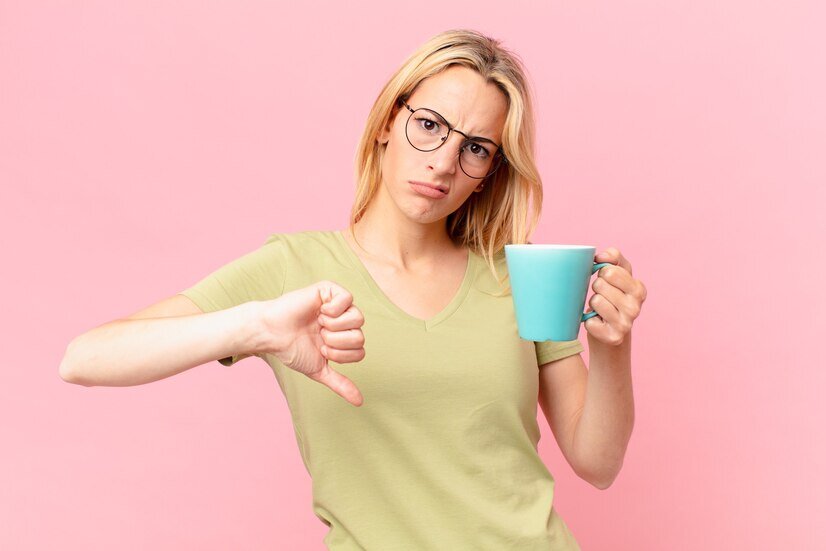 شایع‌ترین علائم مسمومیت با کافئین ؛ بیشتر از این میزان قهوه نخورید | چرا به مصرف قهوه عادت می‌کنیم؟