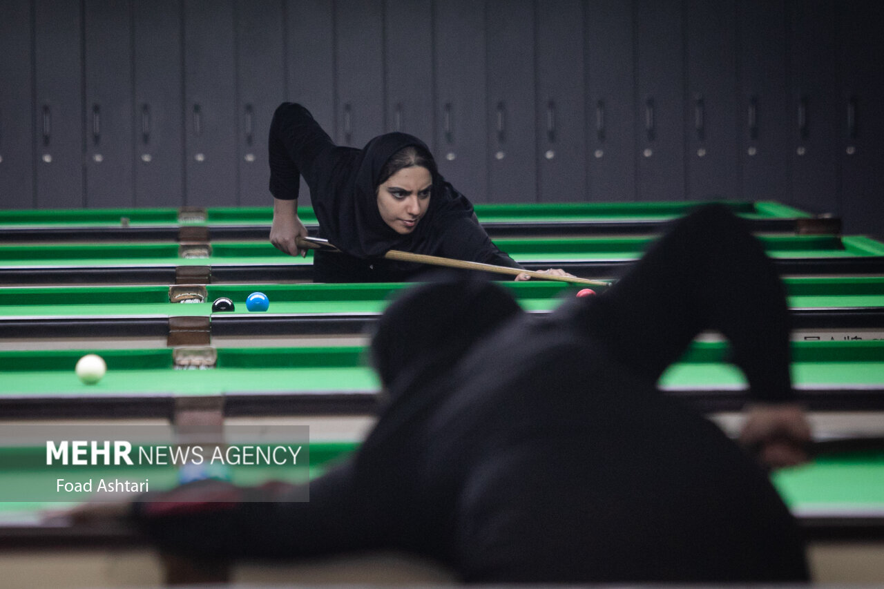 تصاویر | ژستهای خاص و پوشش متفاوت دختران ایرانی در مسابقات اسنوکر
