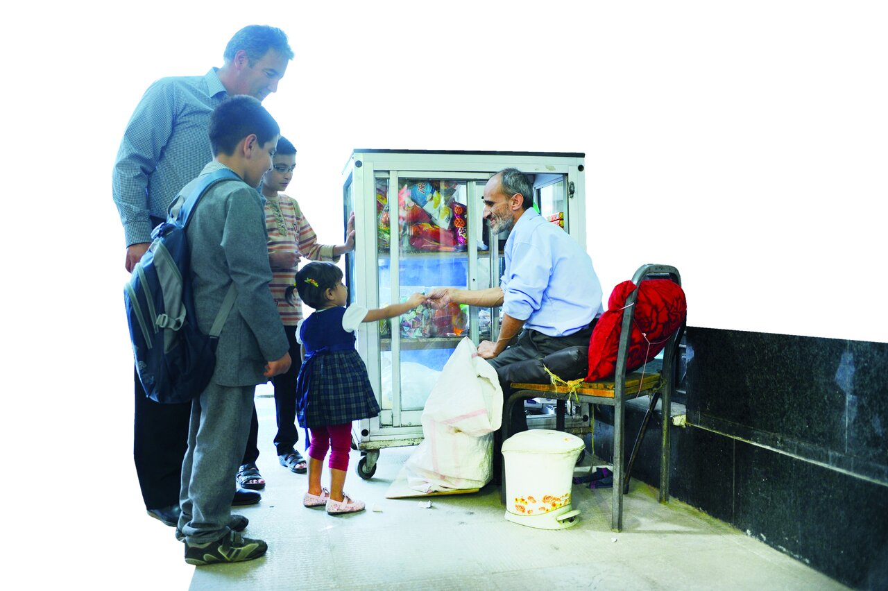 چشم بسته به اهالی اعتماد دارم