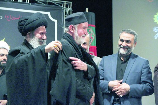 سید، بلند شو، روضه وهب بخوان! | پیرغلامی که برای کارتنخوابها مداحی میکند