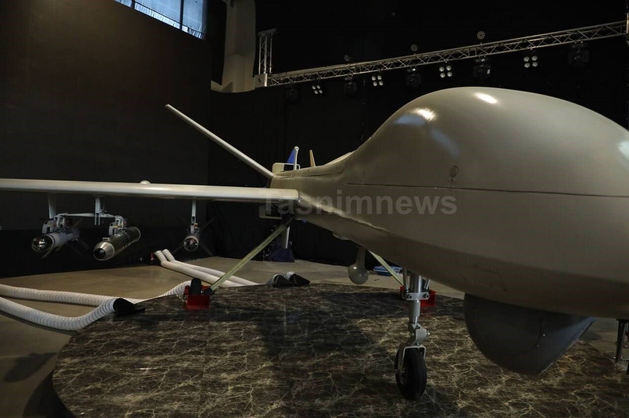 تصاویر ؛ رونمایی از مهاجر۱۰ ، آرمان ۱ و...| ویژگی های پهپاد جدید ؛ از قابلیت های ۲۴ ساعت پرواز مداوم تا.. | آرمان ۱ چه بمبی است؟