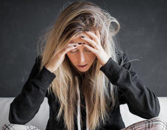 چگونه با بیماری خود کنار بیاییم؟ | راهکارهایی برای سازگاری با بیماریهای مزمن و تابآوری