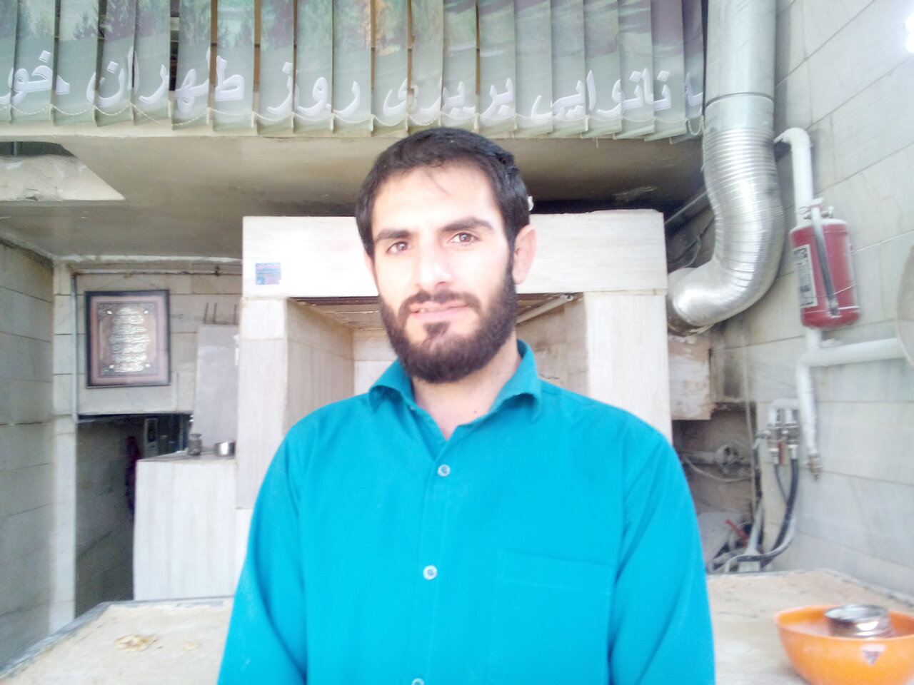 عهد ۲۵ ساله نانوای محله نواب | هیچ سفرهای خالی از نان نمیماند