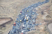 ببینید | آخرین وضعیت راه‌های منتهی به مرز مهران | ۵۷ هزار وسیه نقلیه در مرز مهران | ترافیک سنگین در محور ایلام به مهران