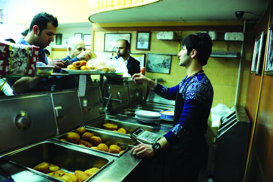 پیراشکیخورهای حرفهای بخوانند | در جستوجوی بوی نخستین پیراشکیپیتزا در تهران