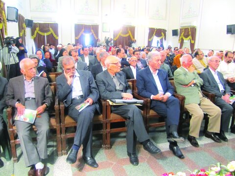 حافظ مرا شیفته زبان فارسی کرد