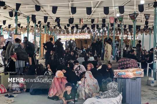 ورود زائران پاکستانی به خاک ایران