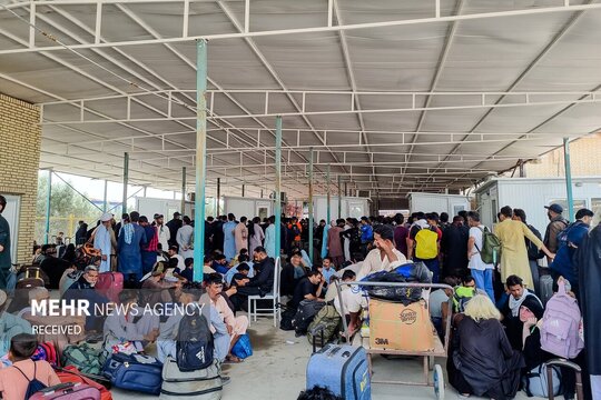 ورود زائران پاکستانی به خاک ایران