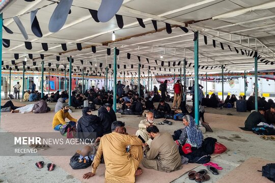 ورود زائران پاکستانی به خاک ایران