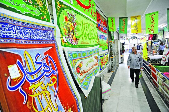 چهرههای مشهور مذهبی در این پاساژ رفتوآمد دارند | کار عجیب کارگردان معروف سینما در مغازهاش