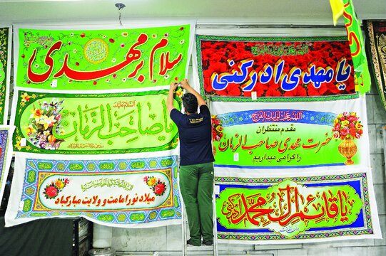 چهرههای مشهور مذهبی در این پاساژ رفتوآمد دارند | کار عجیب کارگردان معروف سینما در مغازهاش