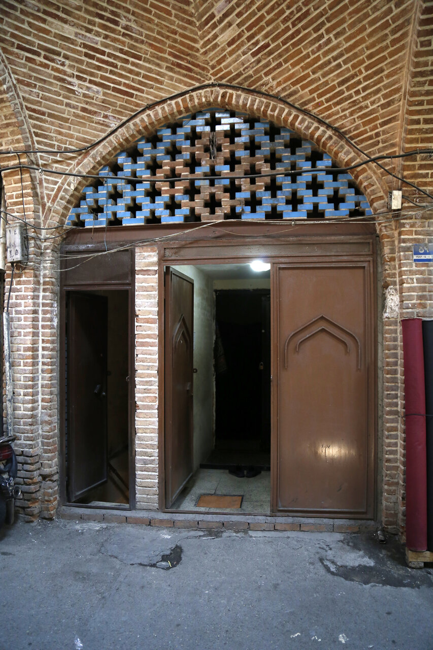 تکیه ای که مسجد شد | نام پیرزن بر سردر خانه خدا