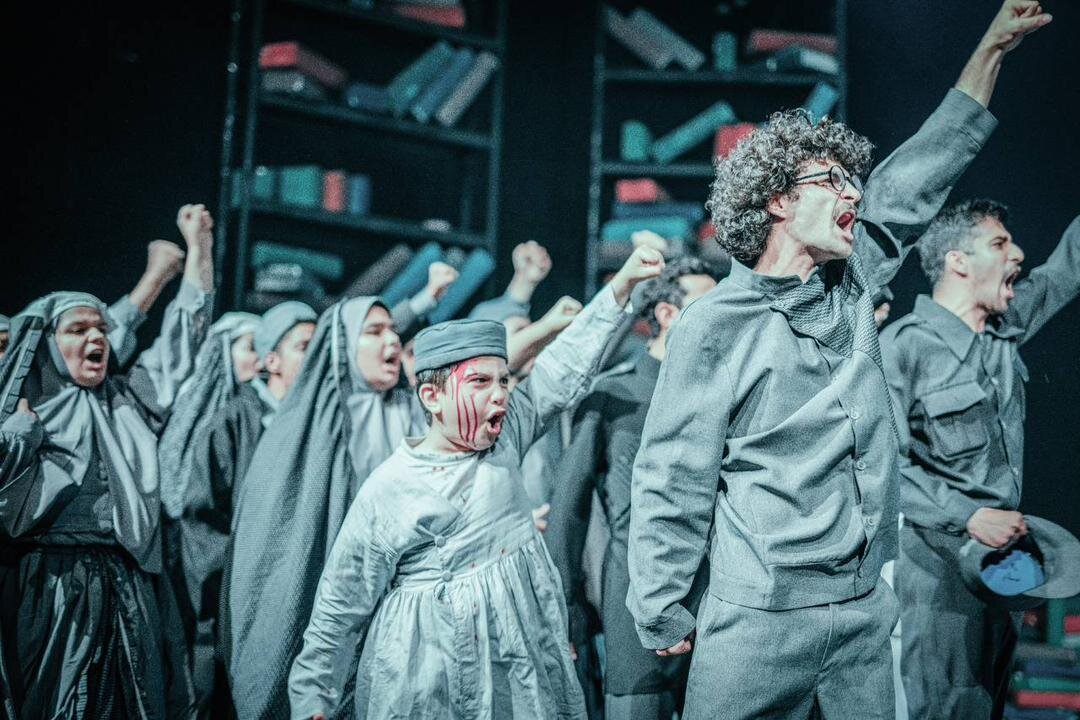 آزادی، احترام به حقوق همدیگر است نه رفع محدودیتها| مردم به دیدن نمایش میآیند اما از مسئولان خبری نیست