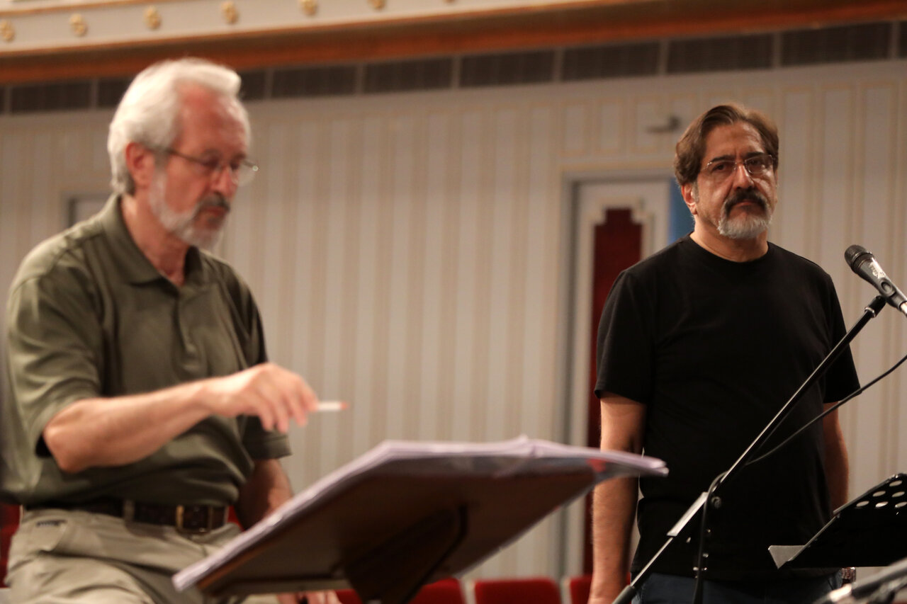 حسام الدین سراج برای خواندن « وداع» روی صحنه می رود| عکسهای تمرین این اجرا را تماشا کنید