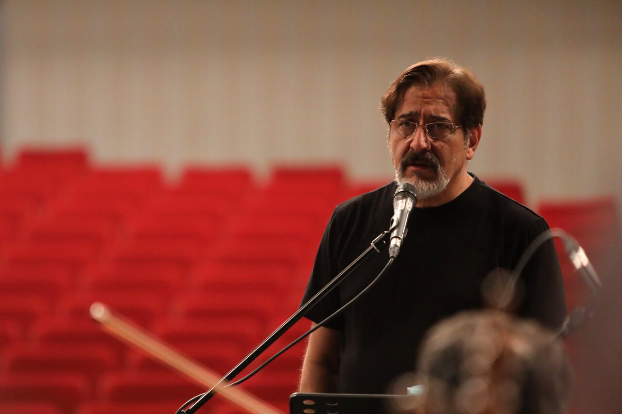 حسام الدین سراج برای خواندن « وداع» روی صحنه می رود| عکسهای تمرین این اجرا را تماشا کنید