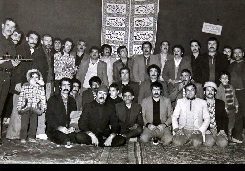 تکیه نفرآباد؛ تصویر یادگاری اهالی در اواخر دهه ۴۰