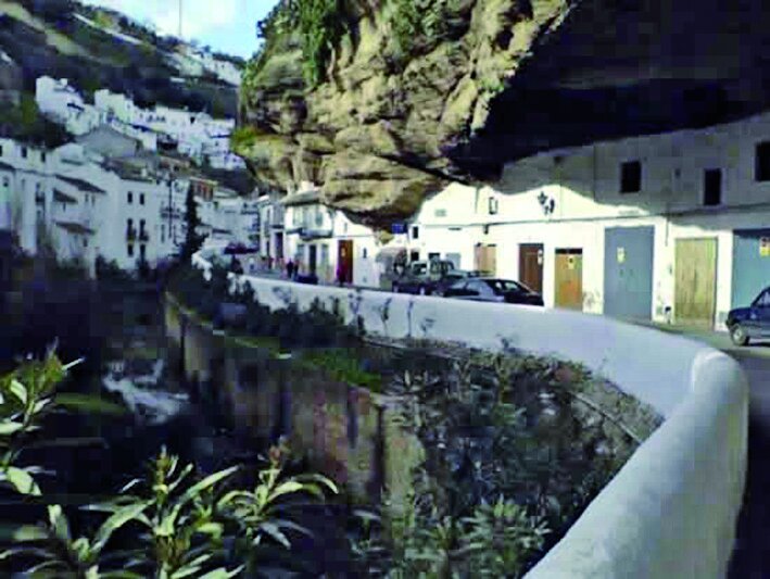 تصاویری از ۱۰ شهر عجیب دنیا ؛ زندگی در نقاط شگفتانگیز