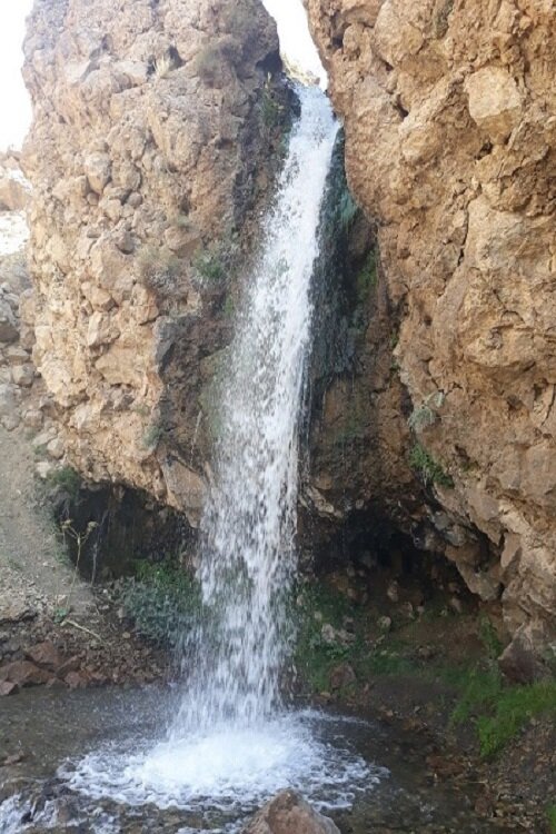 ۸ آبشار شرق تهران مقصد گردشگران در تابستان گرم |گردش نیمروزی در کمرد و تیزآب