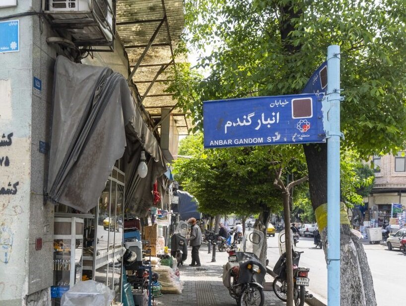 داستان عجیب گرانی نان در تهران | پولدارها گندم را کجا پنهان می‌کردند؟