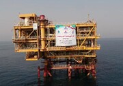 تصاویر ویژه از رئیسی در نقطه صفر مرز دریایی با قطر؛ بازدید از فاز ۱۱ پارس جنوبی | رئیسی اولین رئیس جمهور ایران است که شخصا روی سکوی گازی دریایی می‌رود