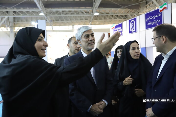 بازدید مسئولین از نمایشگاه روایت خدمت