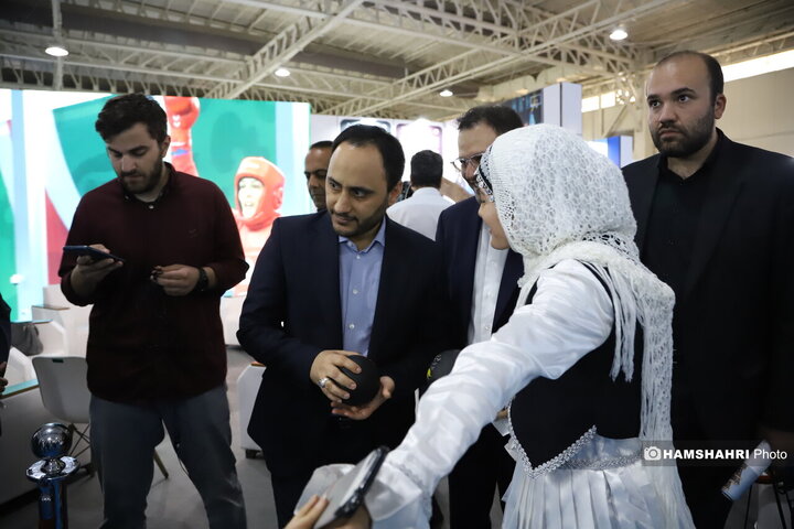 بازدید مسئولین از نمایشگاه روایت خدمت