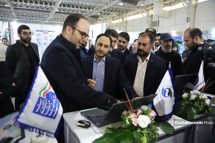 بازدید مسئولین از نمایشگاه روایت خدمت