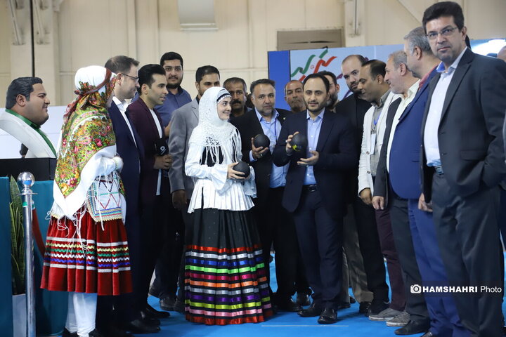 بازدید مسئولین از نمایشگاه روایت خدمت