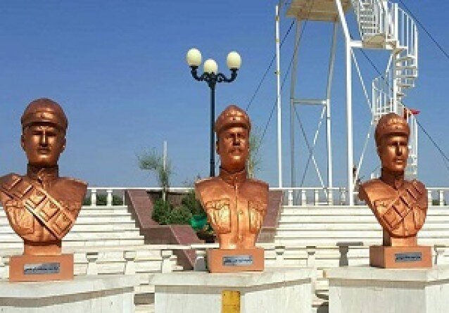 عکس | ژنرال روس ستارهاش را به احترام این ۳ سرباز ایرانی کَند