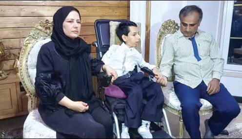 عکس | اسرار حیرتآورِ زندگی رتبه ۲۵ کنکور | درس خواندن چقدر سخت است؟ | پسری که قدرت ندارد حتی دستش را تکان دهد