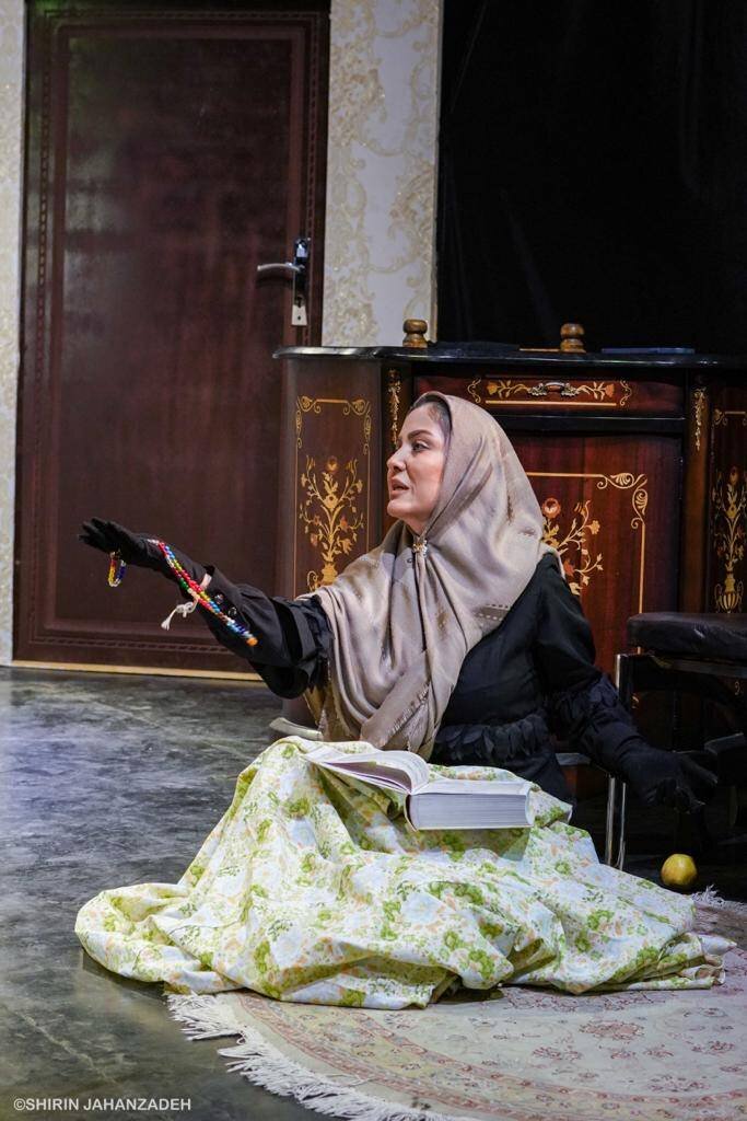 نقشی که برایم چالشی نباشد، قبول نمیکنم| به جز جنون چه چیزی تئاتر را زنده نگه داشته است