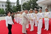 تصاویر بازدید رهبر کره شمالی و دخترش از مقر نیروی دریایی
