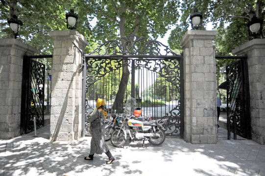 قدم زدن در بهـشت، سیاحت بزرگان و تماشای اضداد!