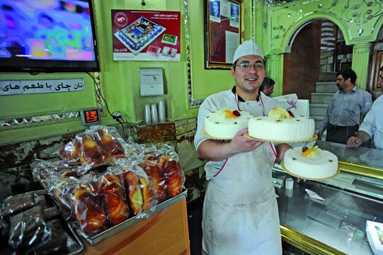 قنادی ۷۰ ساله سرچشمه | از پادرازی تا آبنبات قیچی با دستور پخت حاج علیاکبر بهار