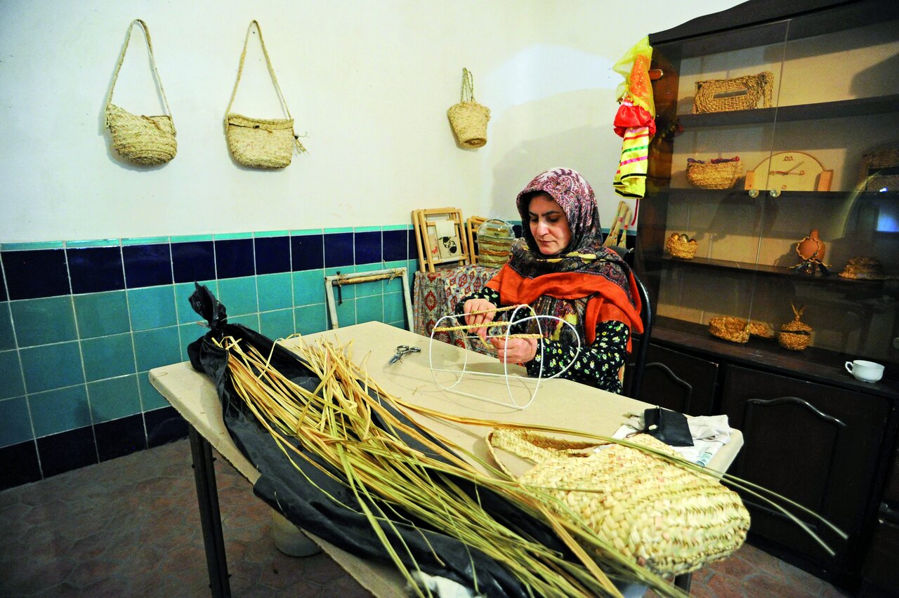 برپایی کارگاه آموزش صنایعدستی کنار خزینه!