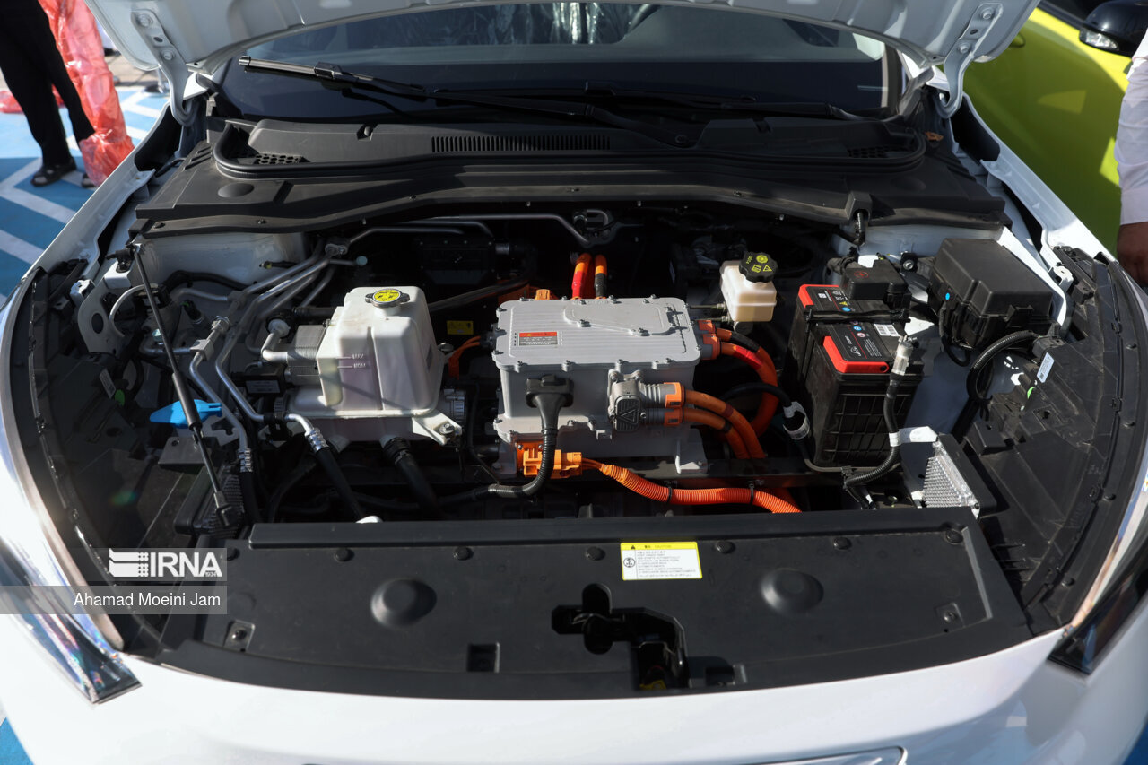 عکس | موتور جالب یک خودروی برقی در ایستگاه شارژ برقی تهران