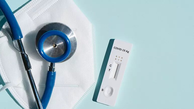 ویروس «پیرولا» به ایران رسیده است؟ | پیرولا علیه سالمندان ؛ دوباره نگران کرونا باشیم؟ | این افراد میتوانند دوباره واکسن کووید دریافت کنند