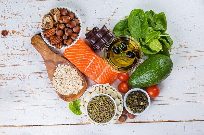 کسانی که قند دارند چه چیزهایی بخورند؟ | لیست مواد غذایی پایین آورنده قند خون