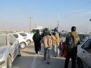 تصاویر  جوان عراقی که سر راه ماشین زائران ایران خوابید | مهمان نوازی به سبک موکب‌داران عراقی را ببینید